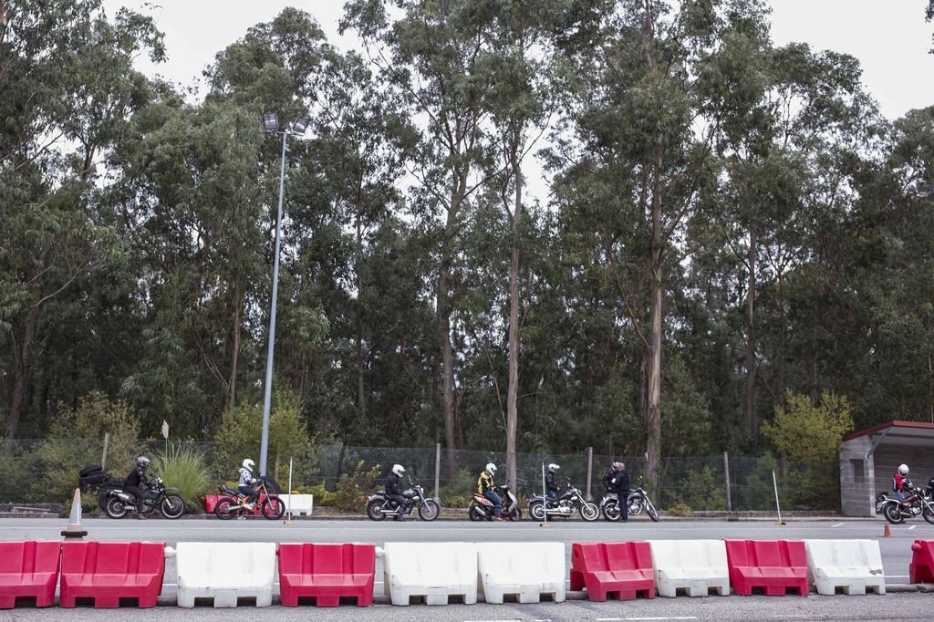 Las pistas del Piñeiral do Rei, en Beade, acogieron ayer pruebas de motos en circuito cerrado.