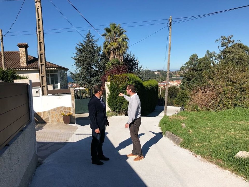 El alcalde y el concejal visitaron las obras de ampliación en Sabarís.
