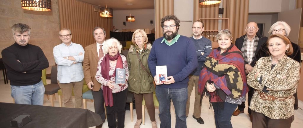 El Centro Portugués celebró ayer una conferencia sobre un escritor portugués descendiente de gallegos y homenajeó a Joaquiim Pires de Almeida.