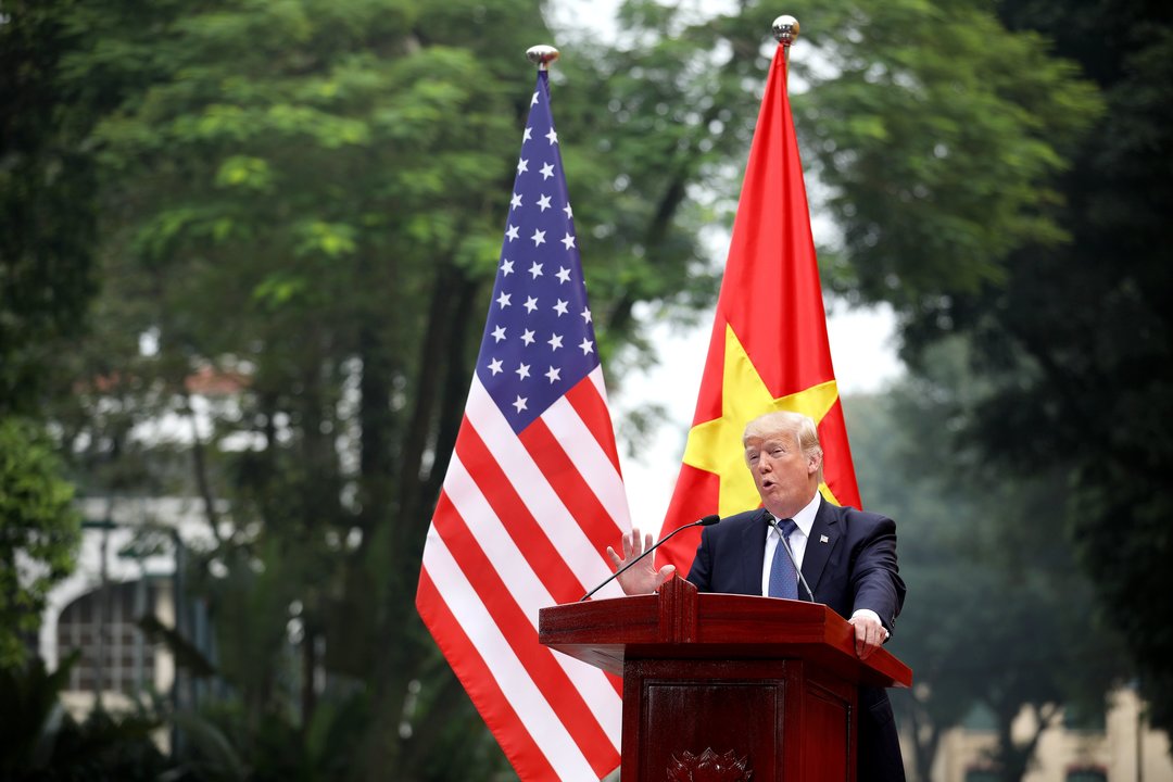 El presidnete Trump, en una rueda de prensa en Hanoi.