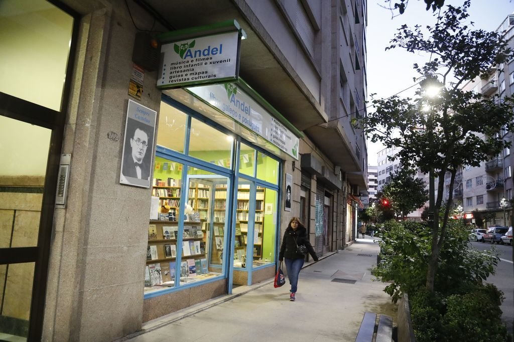 A librería Andel está na rúa Camelias.