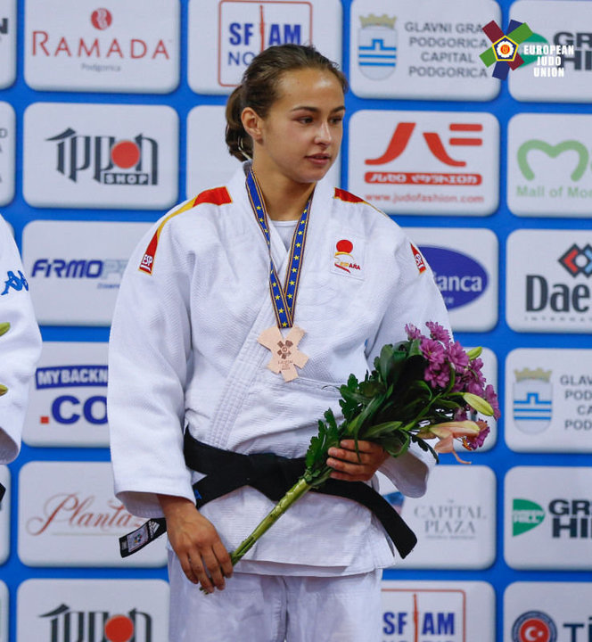 La guardesa Tecla Cadilla, en el podio del Campeonato de Europa.