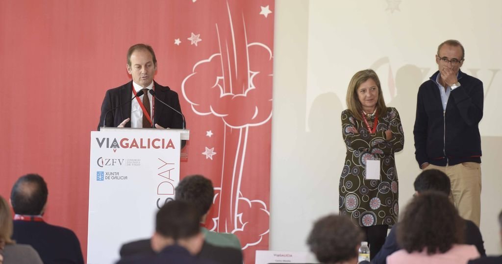 Juan Cividanes, Teresa Pedrosa y Juan González en el &#34;Investors Day&#34; de Vía Galicia.