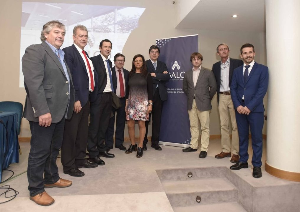 La junta directiva de Agalco, la nueva asociación de empresarios de la construcción, reunida en Vigo ayer durante la presentación.