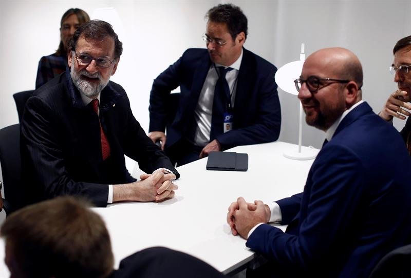 La reunión que el jefe del Gobierno español, Mariano Rajoy,iz., y el primer ministro belga, Charles Michel,d