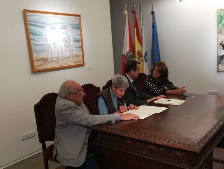 Cayetano Rodríguez, Elena Colmeiro, Abel Caballero y Alba Corral Colmeiro, en la firma, ayer.
