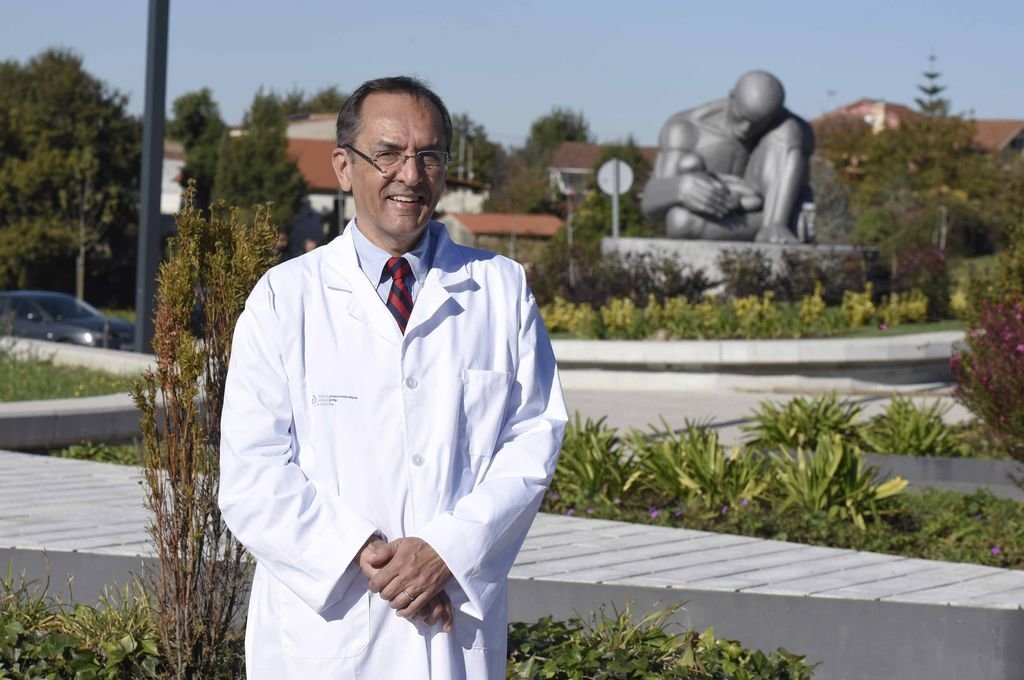 El doctor Rubén Quintero, en su visita al Hospital Álvaro Cunqueiro, con el que su institución comenzará a colaborar.