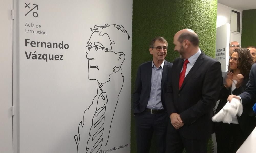 Rafael Louzán y Fernando Vázquez, en la inauguración de la sede de la Federación Gallega en Santiago.