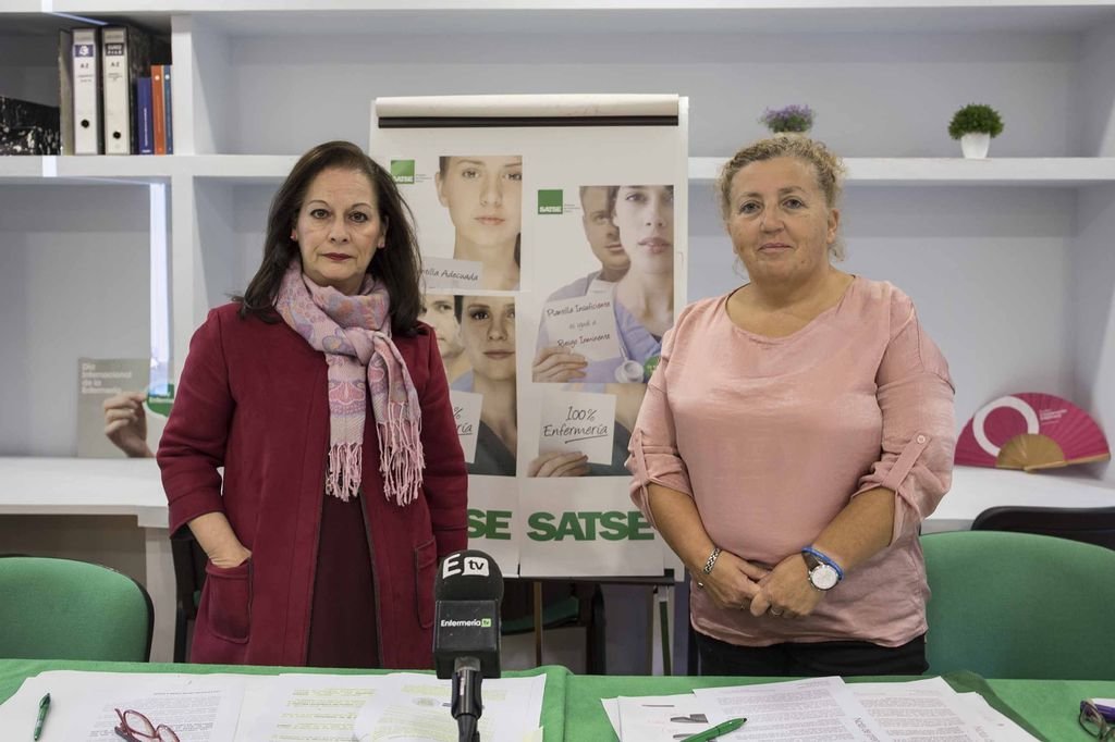 La secretaria autonómica de Satse, Carmen García, y Judith Juncal, ayer en la rueda de prensa.
