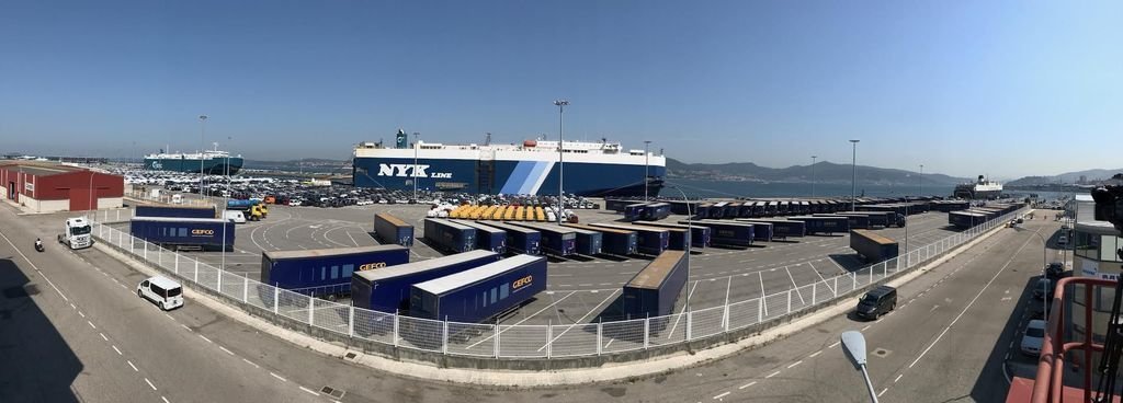 La terminal marítima de Bouzas, ahora sin conexión ferroviaria, punto de entrada y salida de vehículos de exportación e importación con la Autopista del Mar.