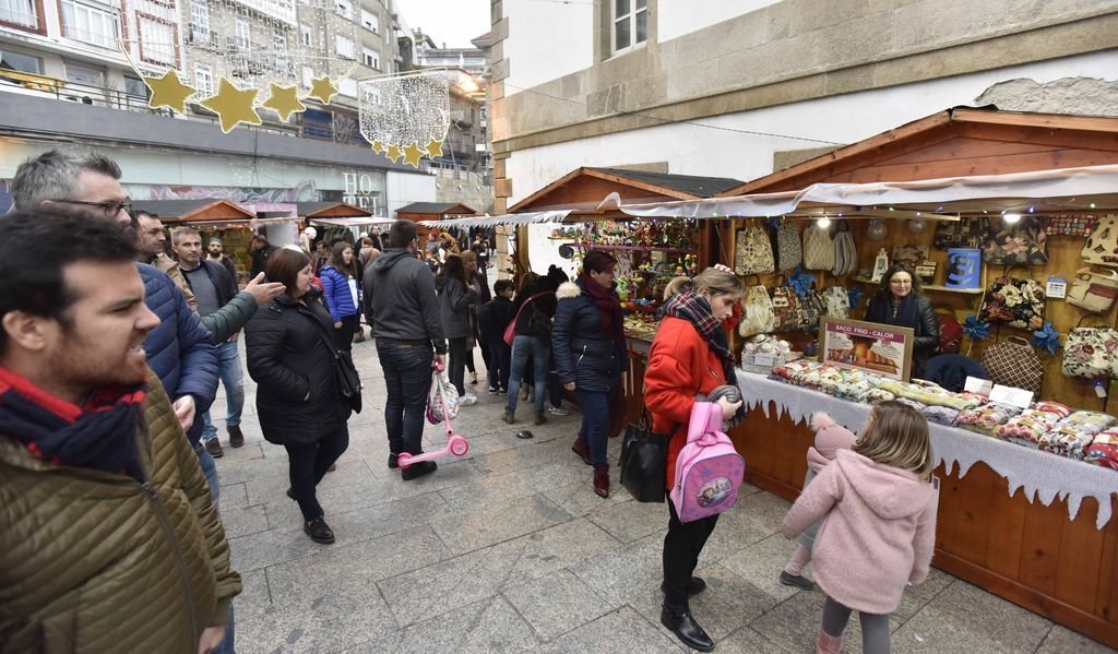 La asociación de comerciantes de Príncipe organiza el Mercado de Navidad, en la calle Londres, alrededor del Marco.
