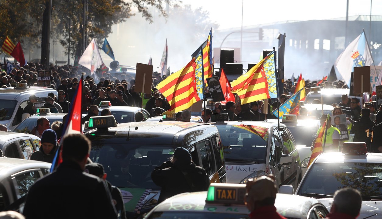 Manifestación de taxistas por las calles de Madrid, el pasado noviembre.