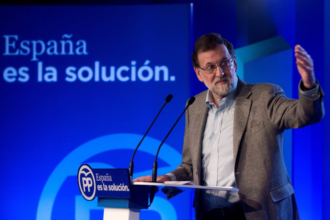 Rajoy, durante su intervención en el acto electoral de su formación en Lleida.