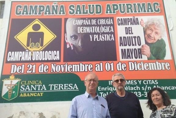 El urólogo Antonio Ojea, el cirujano plástico Miguel Cuervo y la médica de Familia Maite García, en Abancay.