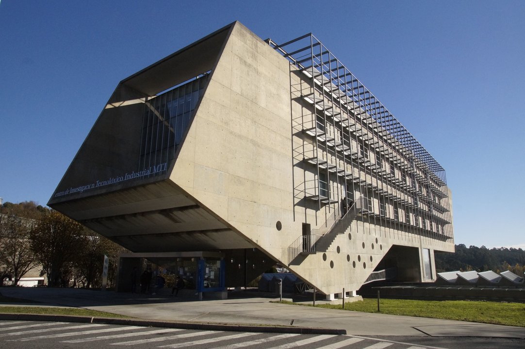 El edificio se entregó en 2013 a la Universidad, que tuvo que asumir con fondos propios las obras en el interior.