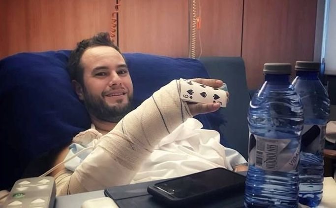 Jorge Blass, en el hospital de Madrid, donde fue sometido a una operación para reconstruir su brazo hace unos días.