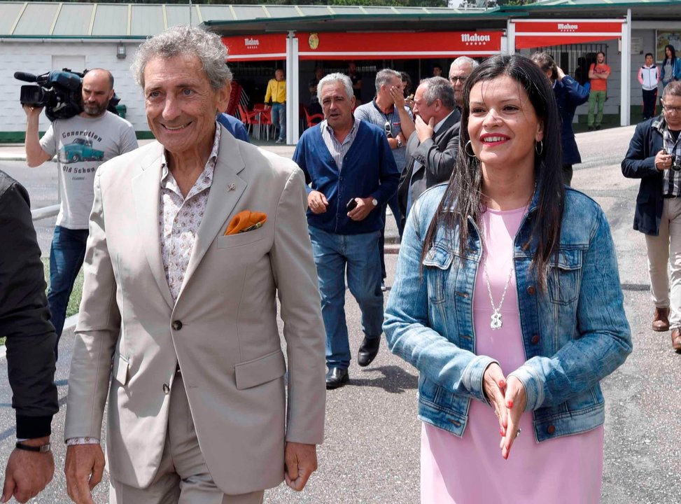 El presidente del Celta, Carlos Mouriño, y la alcaldesa de Mos, Nidia Arévalo, el pasado mes de junio.