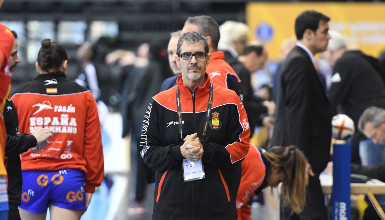 El entrenador del Guardés, José Ignacio Prades, durante un partido de la selección española.