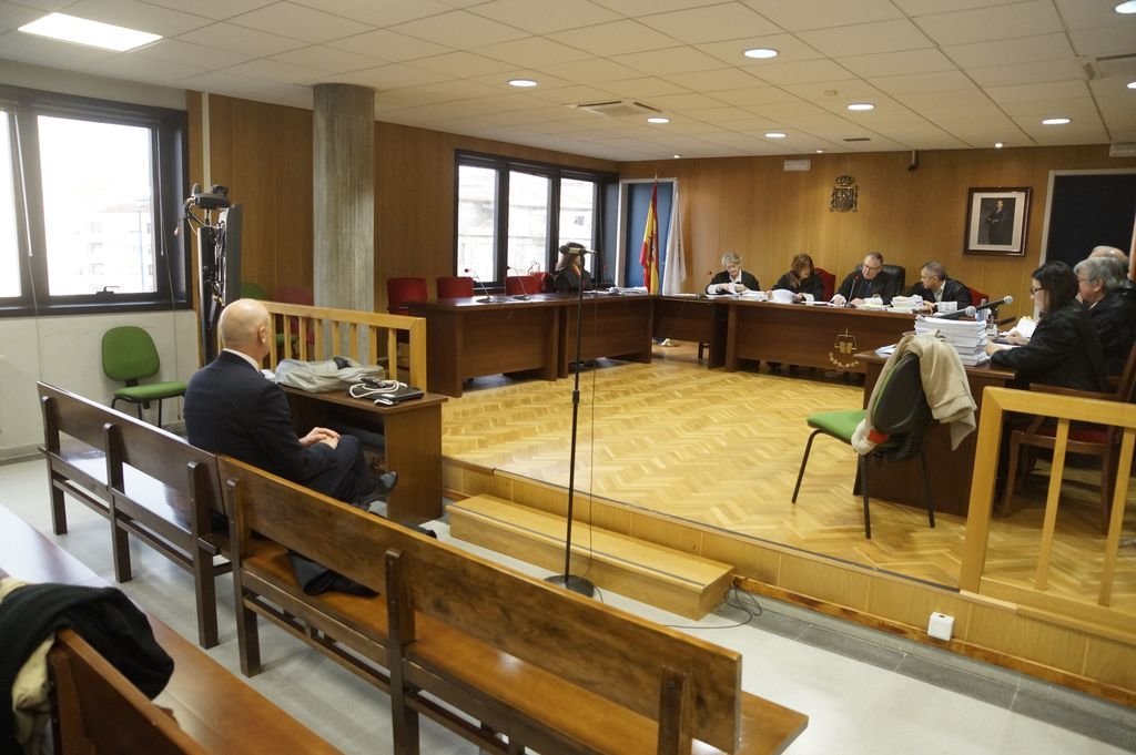 El acusado, ayer, durante la vista celebrada en la sección quinta de la Audiencia en Vigo.