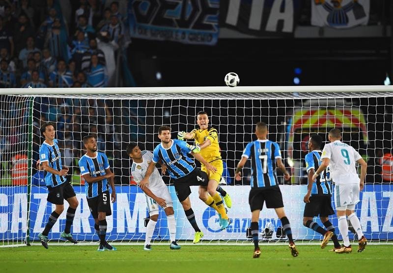 Imagen del partido entre el Real Madrid y el Gremio Porto Alegre