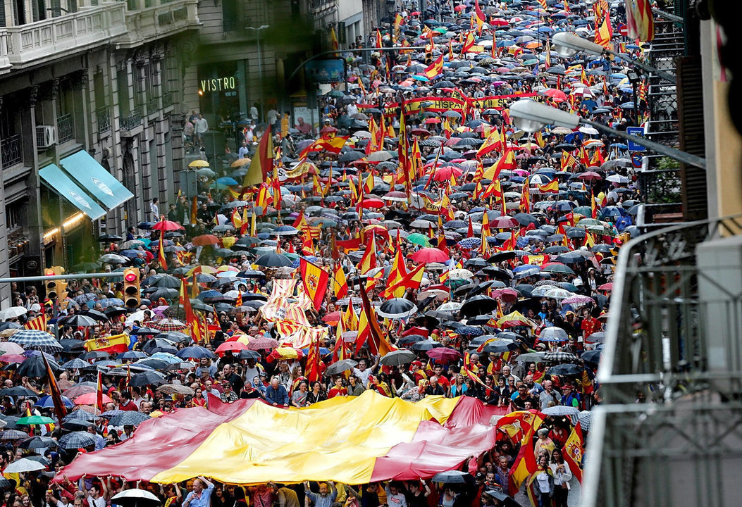 Manifestación en Barcelona contra el referéndum ilegal del pasado octubre