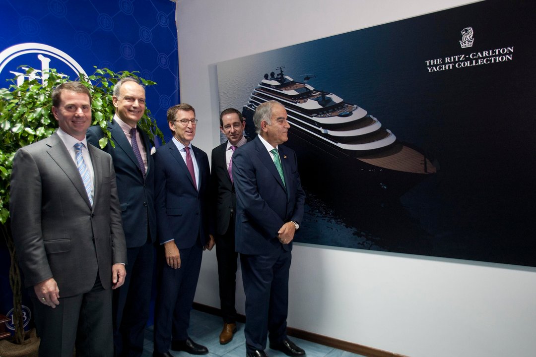 La presentación del crucero de lujo fue presidida por Feijóo y contó con representantes de Ritz.