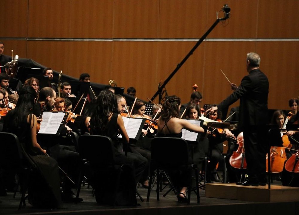 La orquesta Vigo 430, ayer, en el concierto de Navidad que dio en el Auditorio de Beiramar.