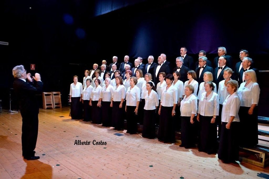 La coral de Valadares actuará, junto a la banda de música de la parroquia.