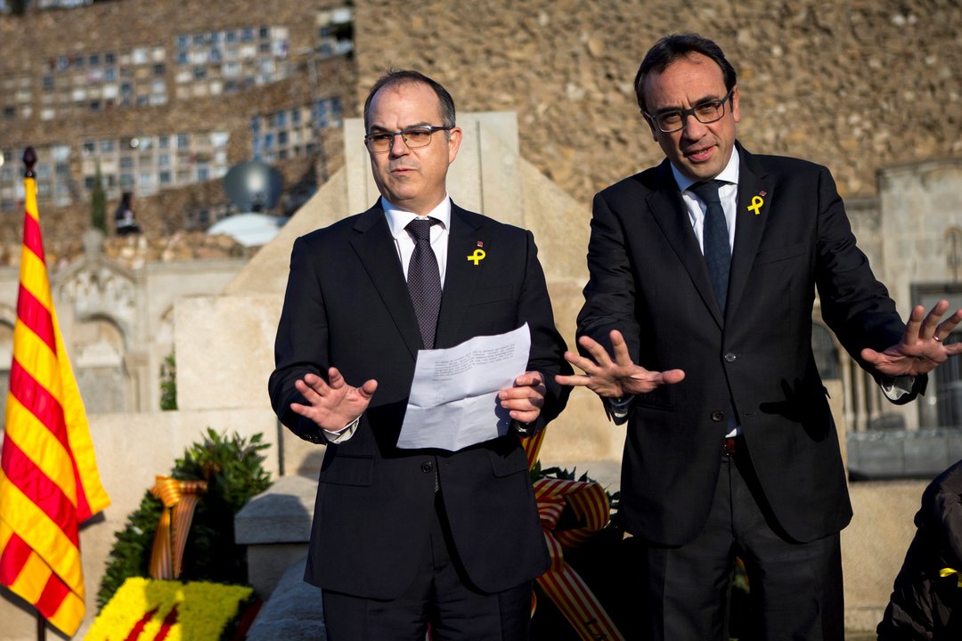 Los diputados electos Turull y Rull leen el mensaje enviado por Puigdemont en el homenaje a Maciá.