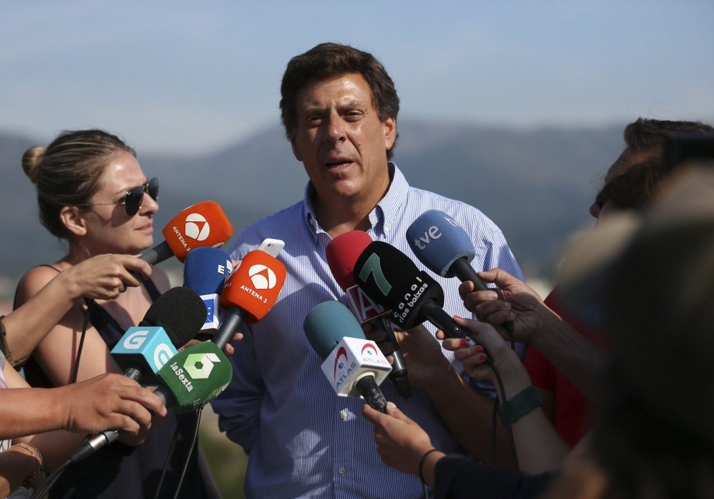 Juan Carlos Quer atiende a los medios pocos días después de confirmarse la desaparición.