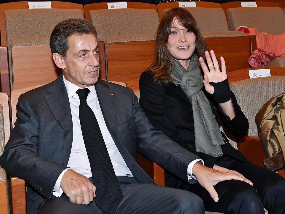 Carla Bruni y su esposo, Nicolas Sarkozy, durante un acto en Francia.