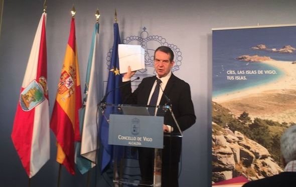 El alcalde de Vigo acusó a la Xunta de mentir con respecto al agua de la ciudad que insistió es potable.