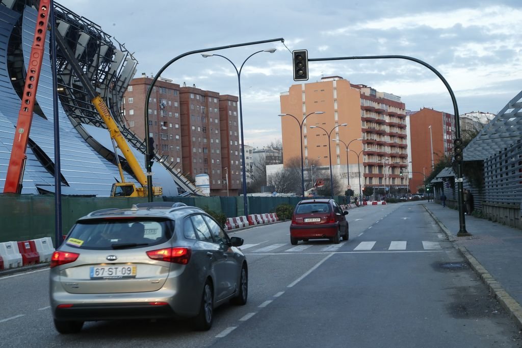 La avenida de Citroën, ayer ya abierta al tráfico tras el cierre por las obras de Balaídos.