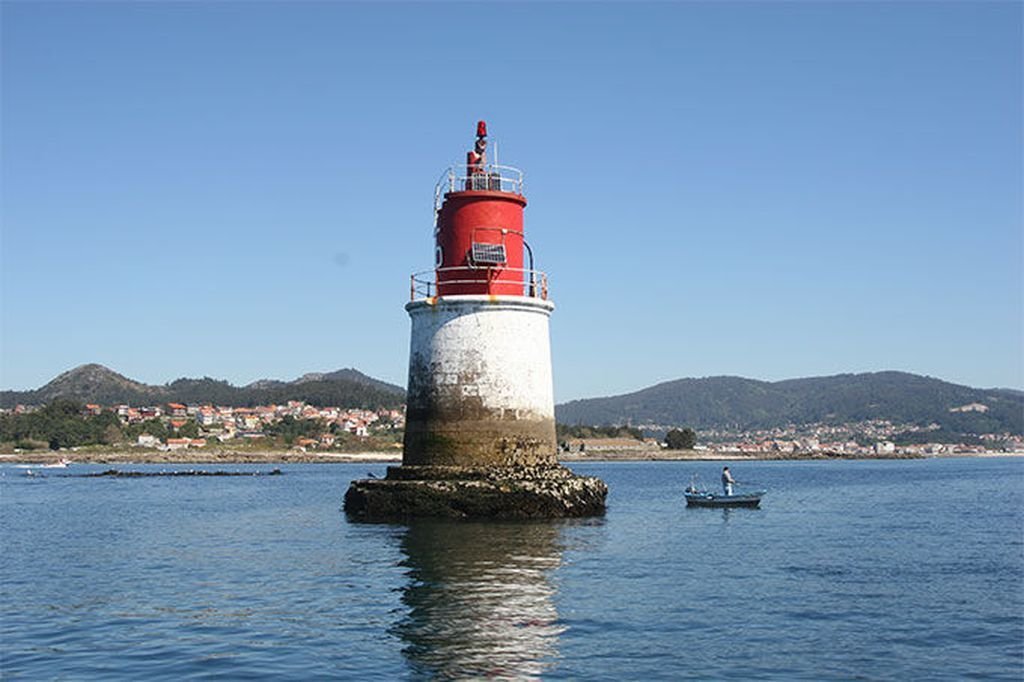 Uuna de las boyas permanentes en el canal de entrada a la Ría de Vigo.