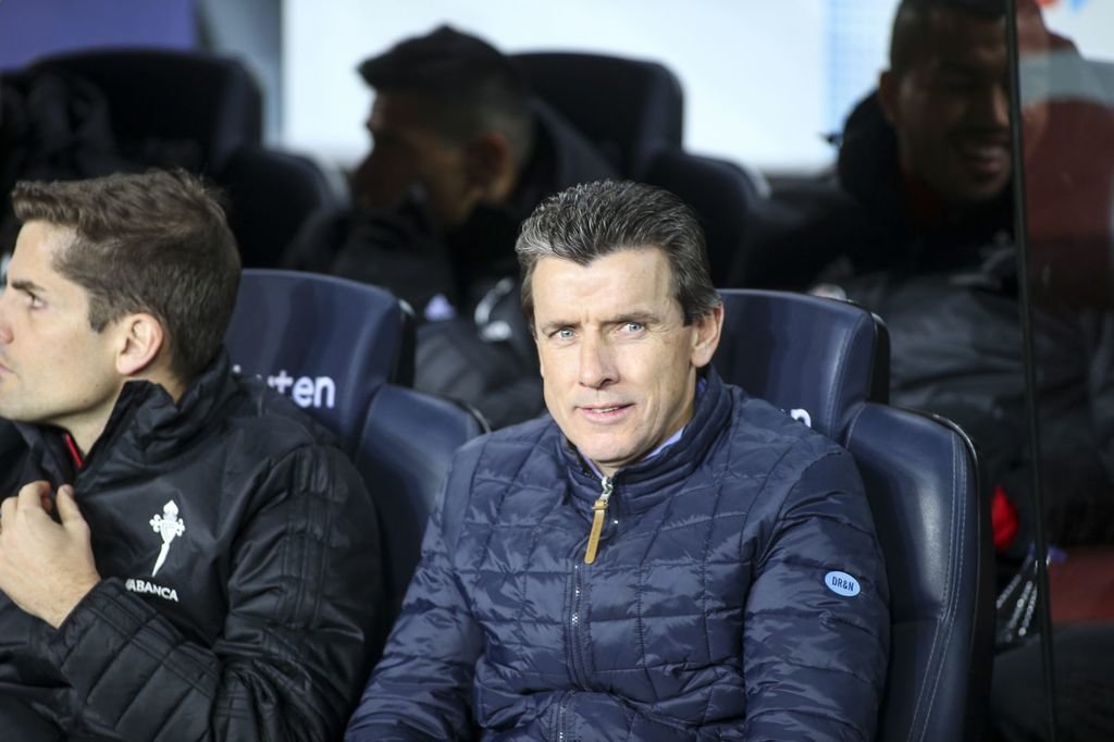 El entrenador del Celta, Juan Carlos Unzué, el jueves pasado en el banquillo visitante del Camp Nou.