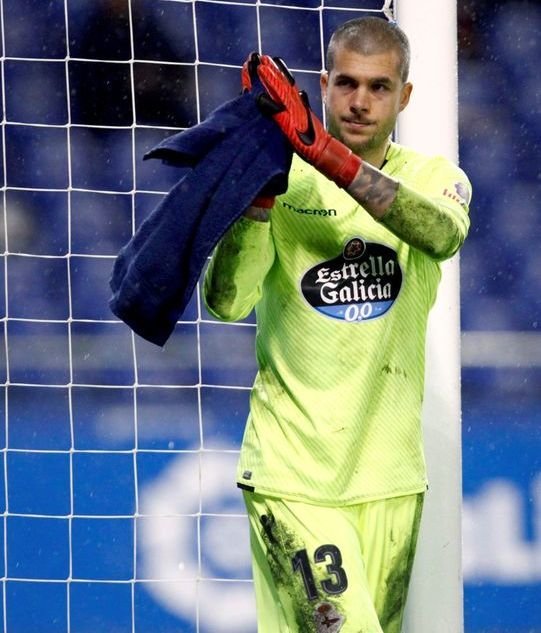 Rubén Martínez pide perdón a la afición tras fallar en el primer gol.