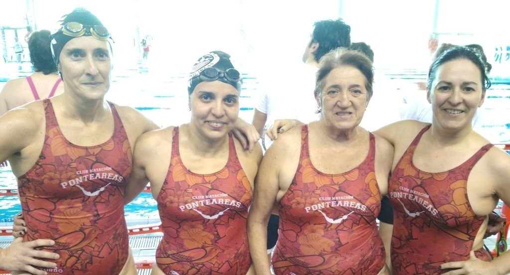 Las flamantes nadadoras de bronce máster del Club Natación Ponteareas.