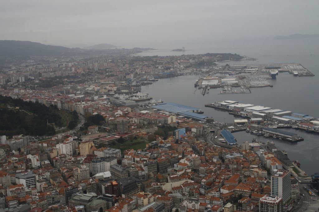 El Puerto de Vigo es una de las principales áreas empresariales de la ciudad y mueve sectores estratégicos como la pesca, el congelado o la logística.