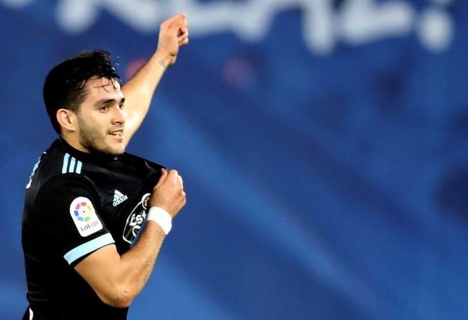 Maxi Gómez celebra el segundo gol del Celta en Anoeta, marcado por el uruguayo al cabecear un saque de esquina botado por Wass.