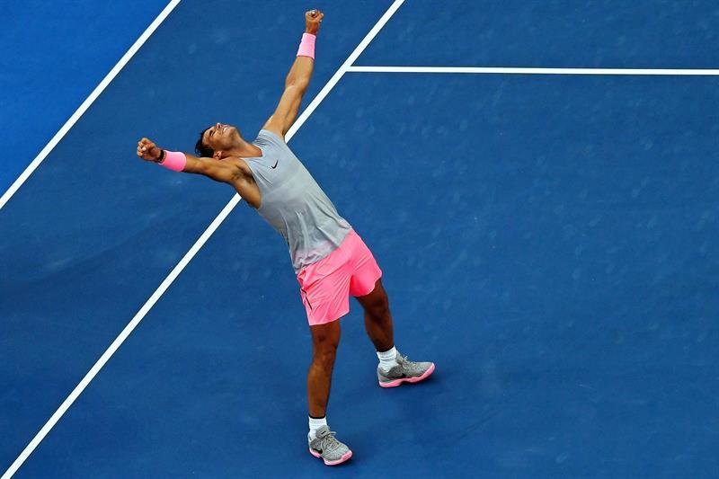 Rafa Nadal celebra su victoria sobre el argentino Diego Schwartzman, ayer en Melbourne Park.