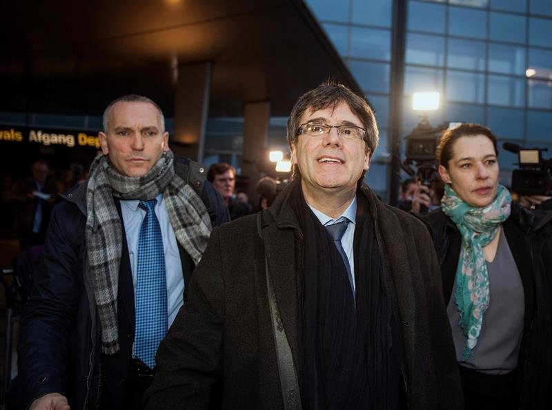 El expresidente de Cataluña Carles Puigdemont a su llegada hoy al aeropuerto de Copenhague