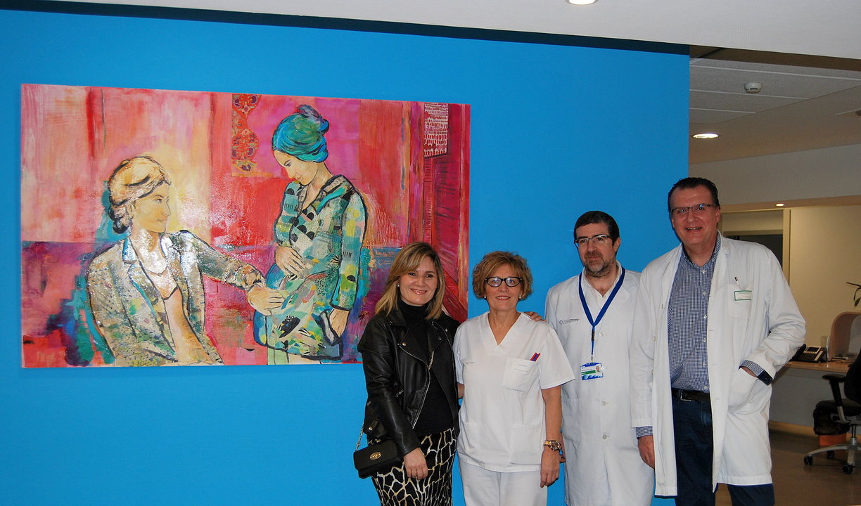 A artista viguesa Ana Soler realizou a doazón dun cadro ao Hospital Álvaro Cunqueiro