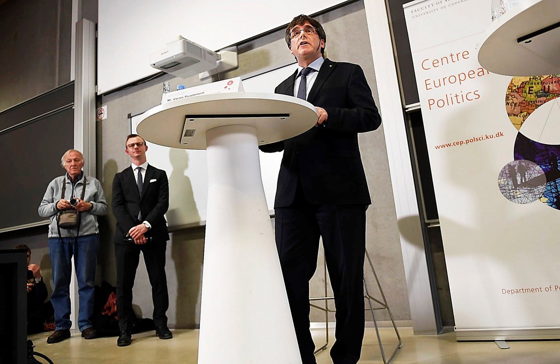 Puigdemont, durante el debate propuesto por el mismo en Copenhague.