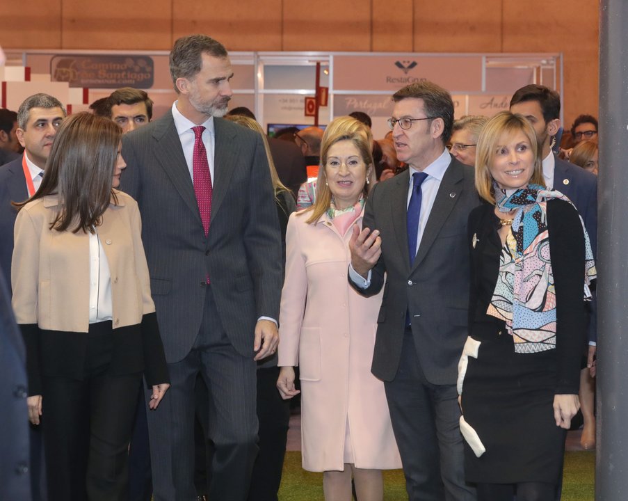 Los reyes Felipe y Letizia, en la inauguración de Fitur con Ana Pastor, Alberto Núñez Feijóo y Nava Castro.