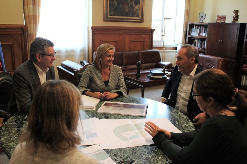 Silva se reunió ayer con el alcalde de Soutomaior para presentar el proyecto.