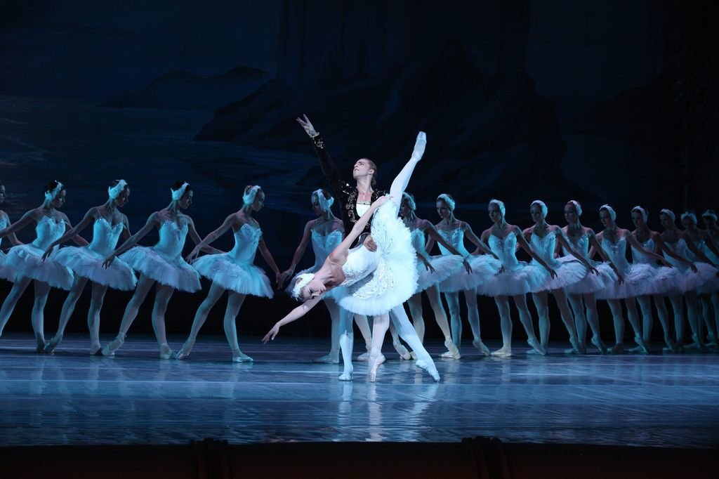 La versión de la obra de Tchaikovsky es interpretada aquí  por algunos de los mejores bailarines rusos.