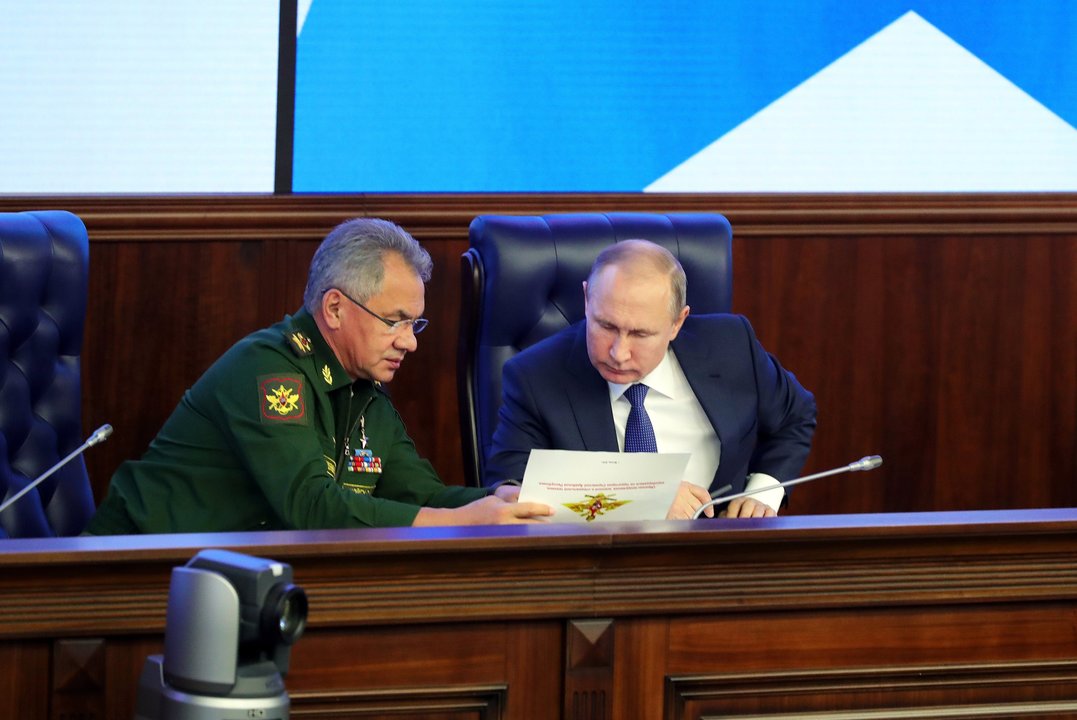 El presidente ruso, Vladímir Putin, y su ministro de Defensa, Sergey Shoygu, durante una conferencia.