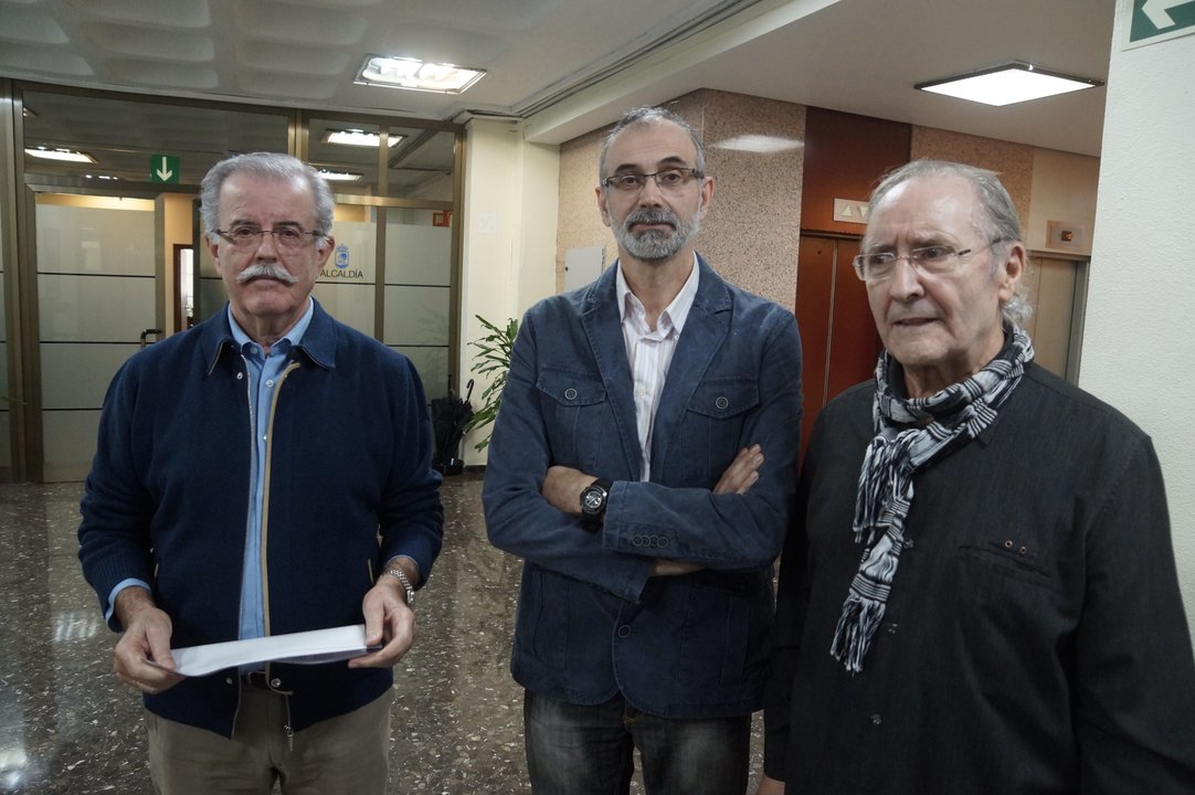 Federico Vilas, Xoán Carlos Abad y Carlos Núñez, el día de la presentación del foro.