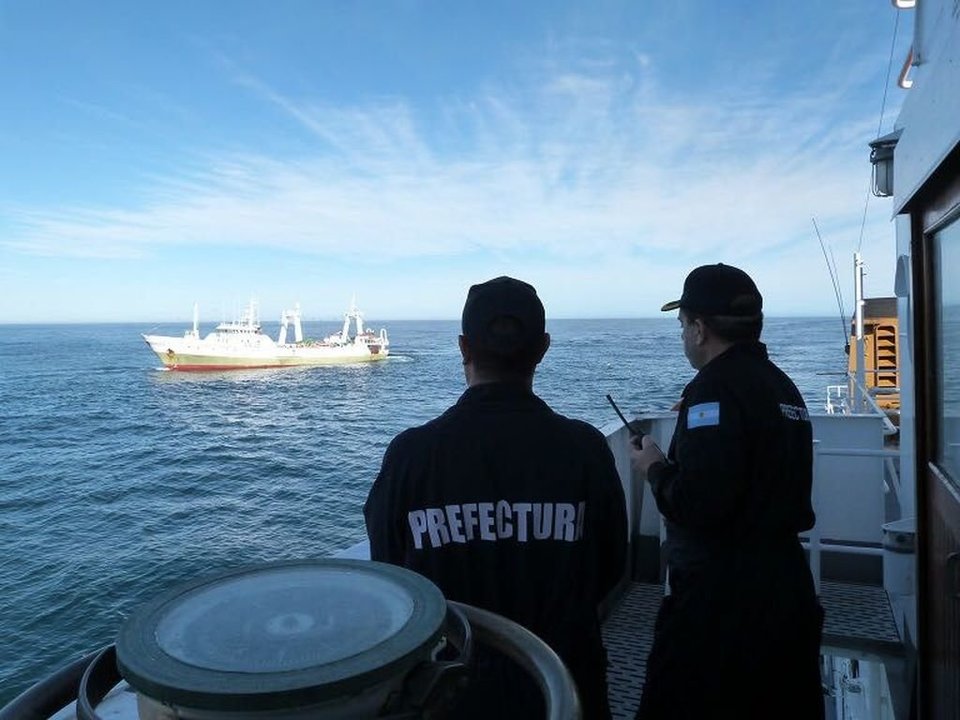 La Prefectura Naval Argentina arrestó el domingo al pesquero gallego &#34;Playa Pesmar Uno&#34; y lo llevó hasta el puerto de Comodoro.