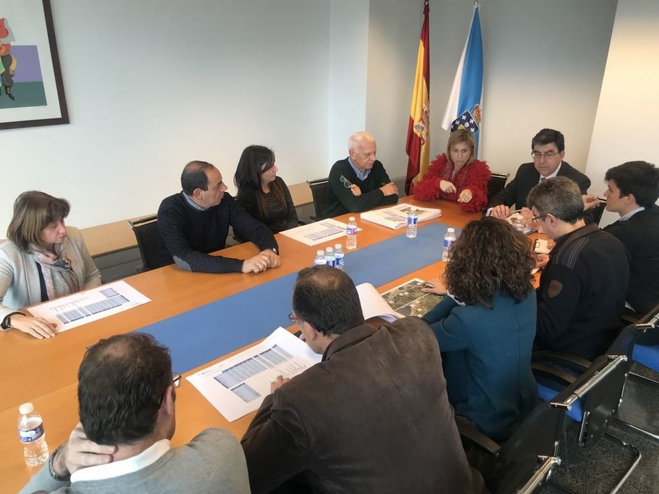 Los alcaldes, ayer en la Delegación de la Xunta en Vigo.